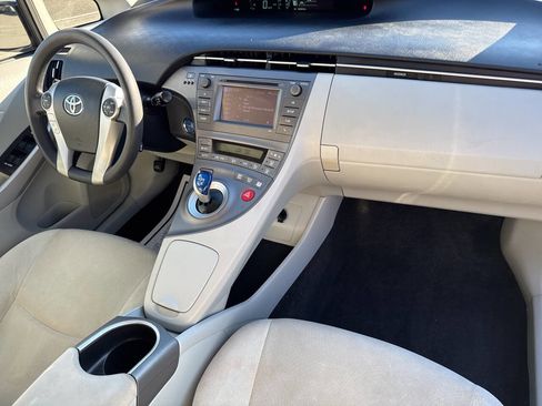 Used 2014 Toyota Prius Two image 17