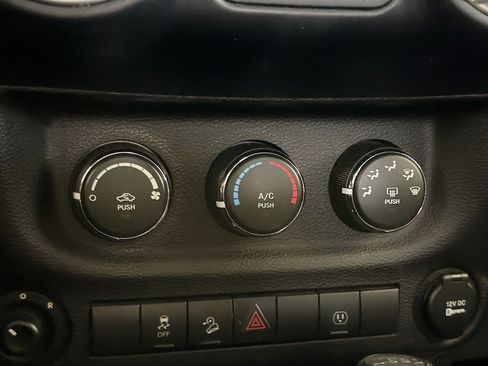 Used 2016 Jeep Wrangler Unlimited Sahara image 10