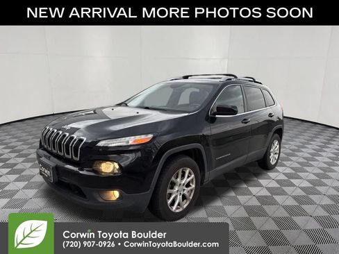 Used 2016 Jeep Cherokee Latitude w/ Cold Weather Group AWD/4WD image 3