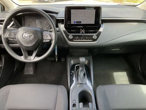 Used 2025 Toyota Corolla LE image 19