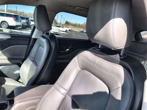 Used 2024 Lincoln Corsair AWD image 11