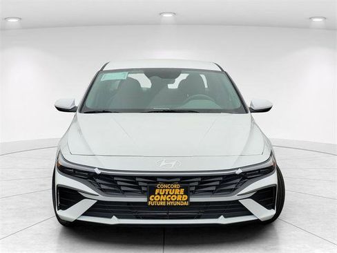 New 2026 Hyundai Elantra SE image 3