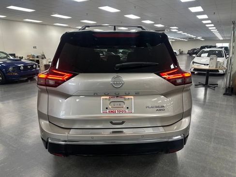 Used 2025 Nissan Rogue Platinum AWD/4WD image 6