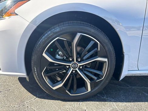 Used 2025 Nissan Altima 2.5 SR image 9