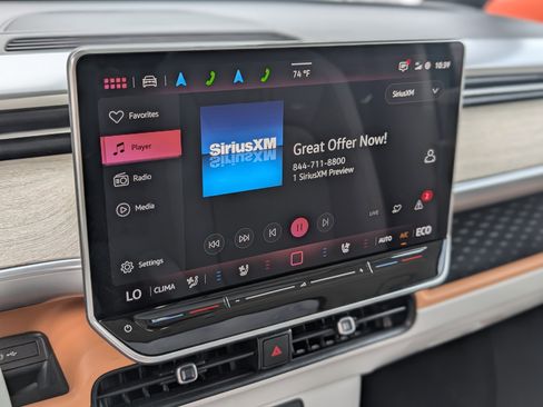 Used 2025 Volkswagen ID. Buzz Pro S Plus RWD image 31