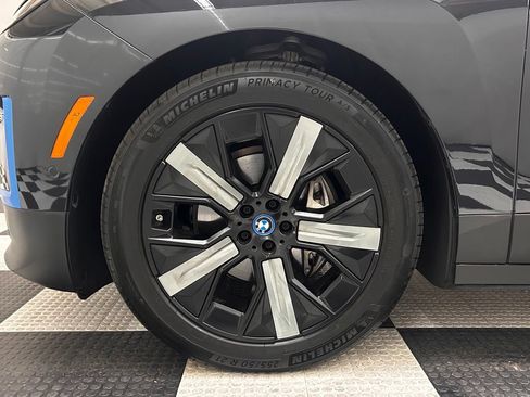 Used 2022 BMW iX xDrive50 w/ Convenience Package AWD/4WD image 8