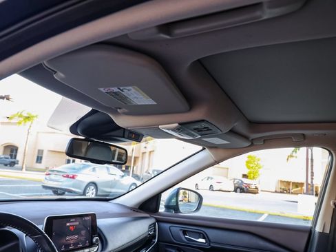 Used 2022 Nissan Rogue SL FWD image 13