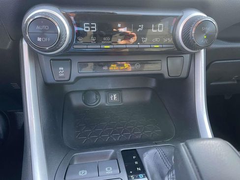 Used 2025 Toyota RAV4 XLE image 26