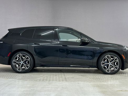 Used 2023 BMW iX xDrive50 w/ Premium Package AWD/4WD image 7