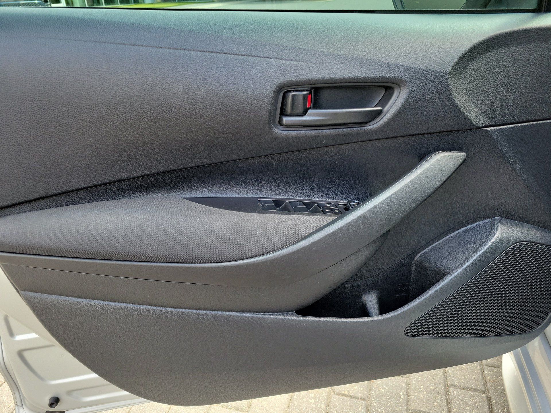 Used 2025 Toyota Corolla LE FWD image 21