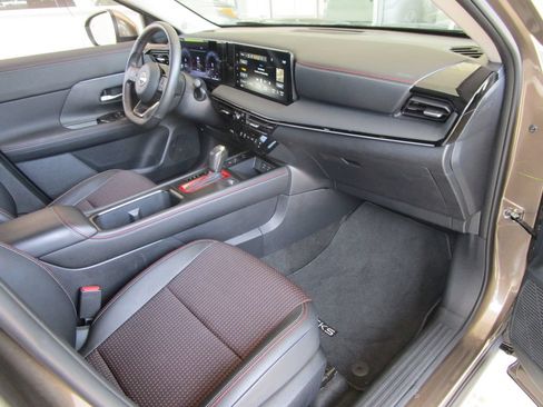 Used 2025 Nissan Kicks SR AWD/4WD image 26