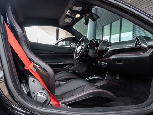 Used 2017 Ferrari 488 GTB RWD image 36