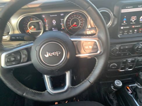Used 2020 Jeep Gladiator Overland AWD/4WD image 9