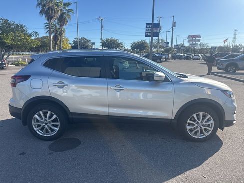 Used 2022 Nissan Rogue Sport SV image 2