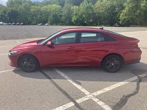 Used 2023 Hyundai Elantra SEL w/ Cargo Package FWD image 8