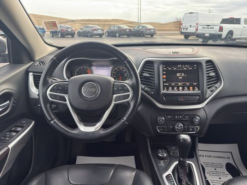 Used 2017 Jeep Cherokee Trailhawk image 13