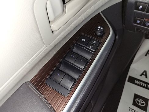 Used 2024 Toyota Sienna LE image 24