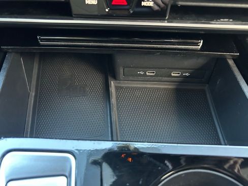 Used 2024 Volkswagen Atlas Cross Sport SE image 33