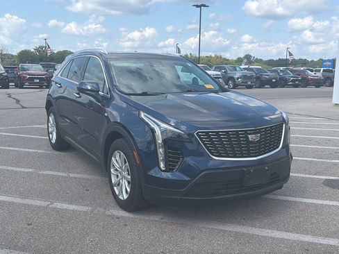 Used 2021 Cadillac XT4 Luxury w/ Cold Weather Package AWD/4WD image 8