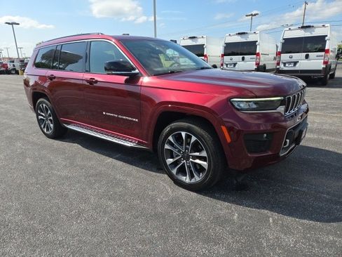 Used 2024 Jeep Grand Cherokee L Overland w/ Advanced Protech Group III image 11