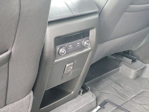 Certified 2023 Chevrolet Traverse LT FWD image 31