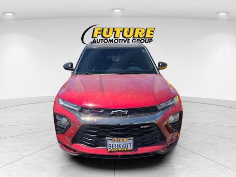 Used 2023 Chevrolet TrailBlazer RS w/ Sun and Liftgate Package FWD image 2