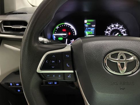 Used 2021 Toyota Sienna LE w/ LE Plus Package image 13