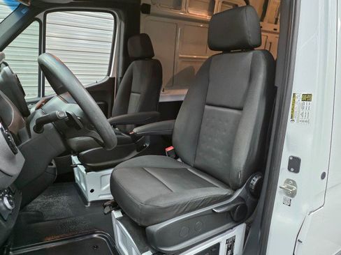 Used 2022 Mercedes-Benz Sprinter 2500 image 16