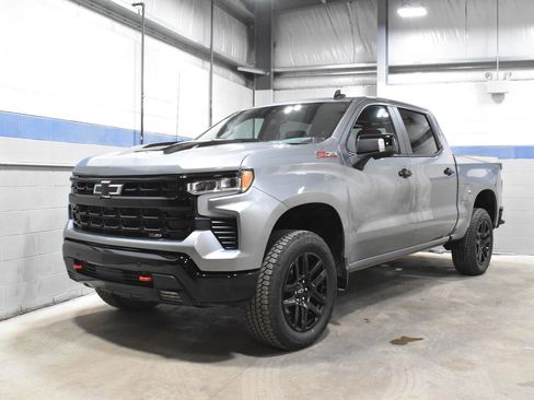 Used 2025 Chevrolet Silverado 1500 LT Trail Boss w/ Convenience Package II image 2