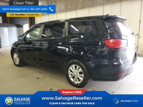 Used 2017 Kia Sedona L image 3