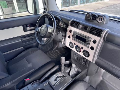 Used 2014 Toyota FJ Cruiser 4WD w/ Upgrade Package image 11