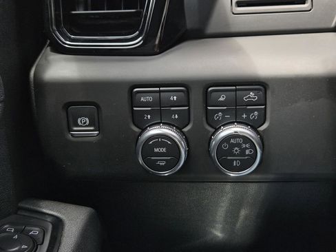 Used 2025 GMC Sierra 2500 AT4 AWD/4WD image 17