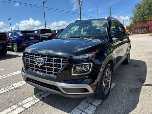 Used 2025 Hyundai Venue SEL FWD image 4