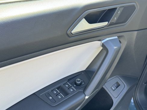 Used 2020 Volkswagen Tiguan SEL image 15