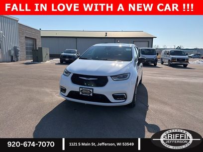 New 2026 Chrysler Pacifica Select