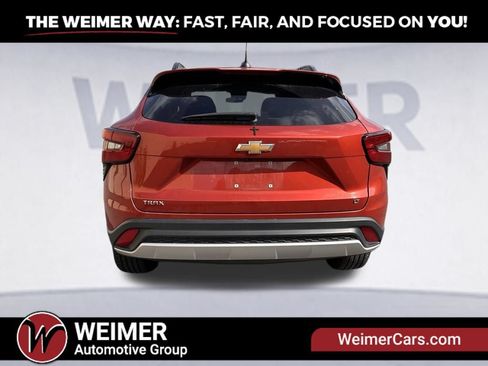 Used 2024 Chevrolet Trax LT w/ LT Convenience Package FWD image 25