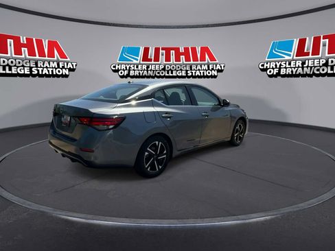 Used 2025 Nissan Sentra SV FWD image 8
