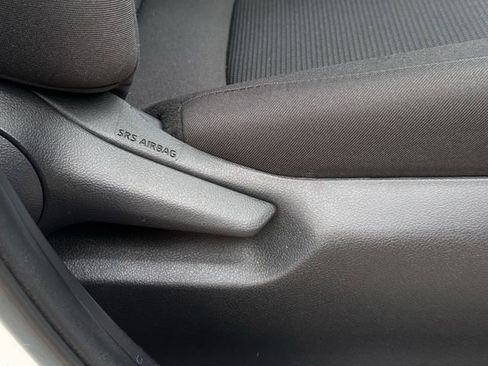 Used 2021 Toyota RAV4 LE AWD/4WD image 28
