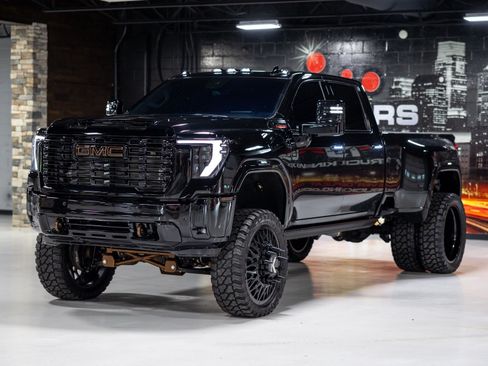Used 2024 GMC Sierra 3500 Denali w/ Denali Reserve Package AWD/4WD image 9