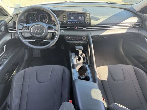 Used 2022 Hyundai Elantra Blue image 12