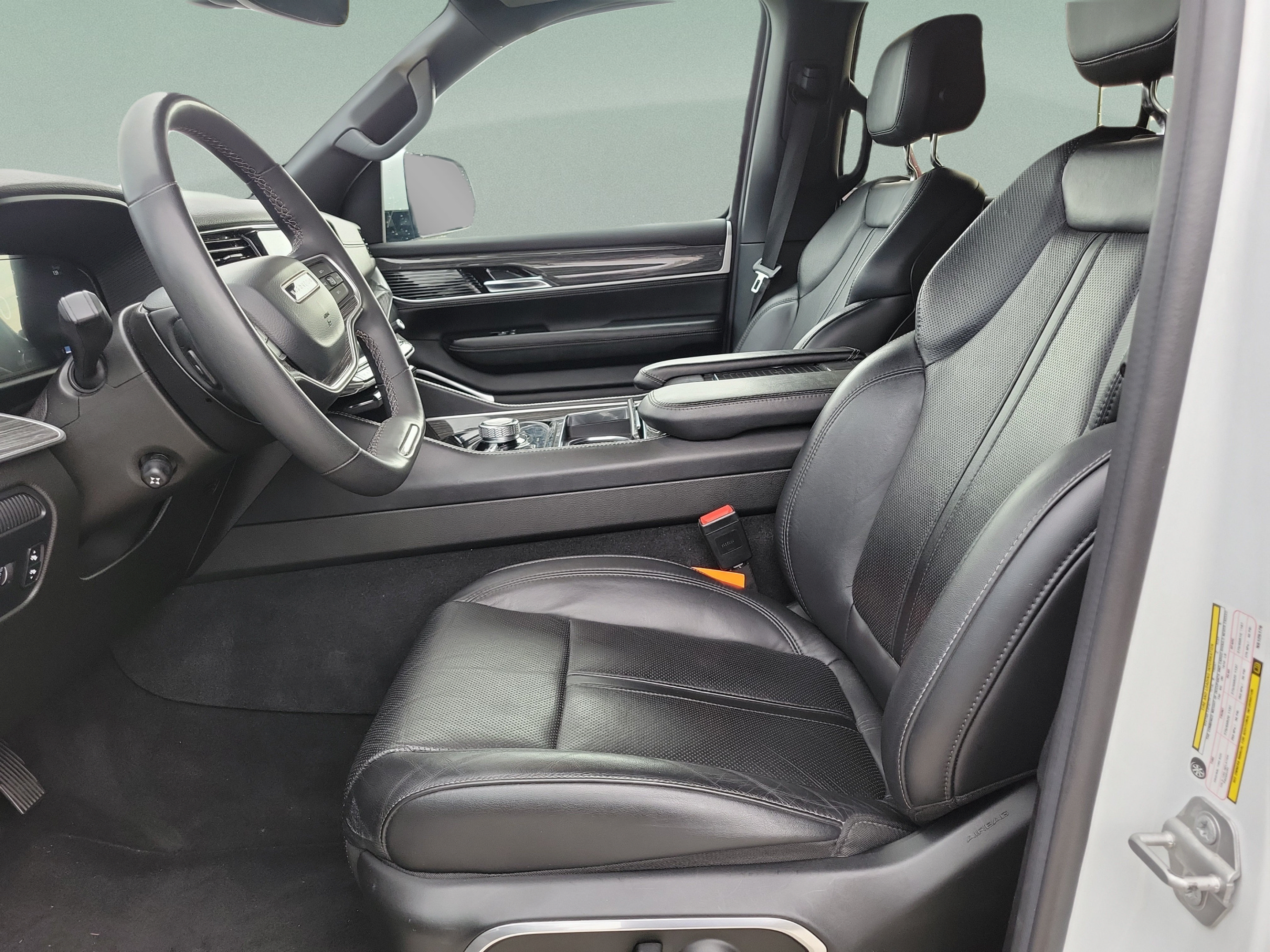 Used 2022 Jeep Wagoneer Series II AWD/4WD image 15