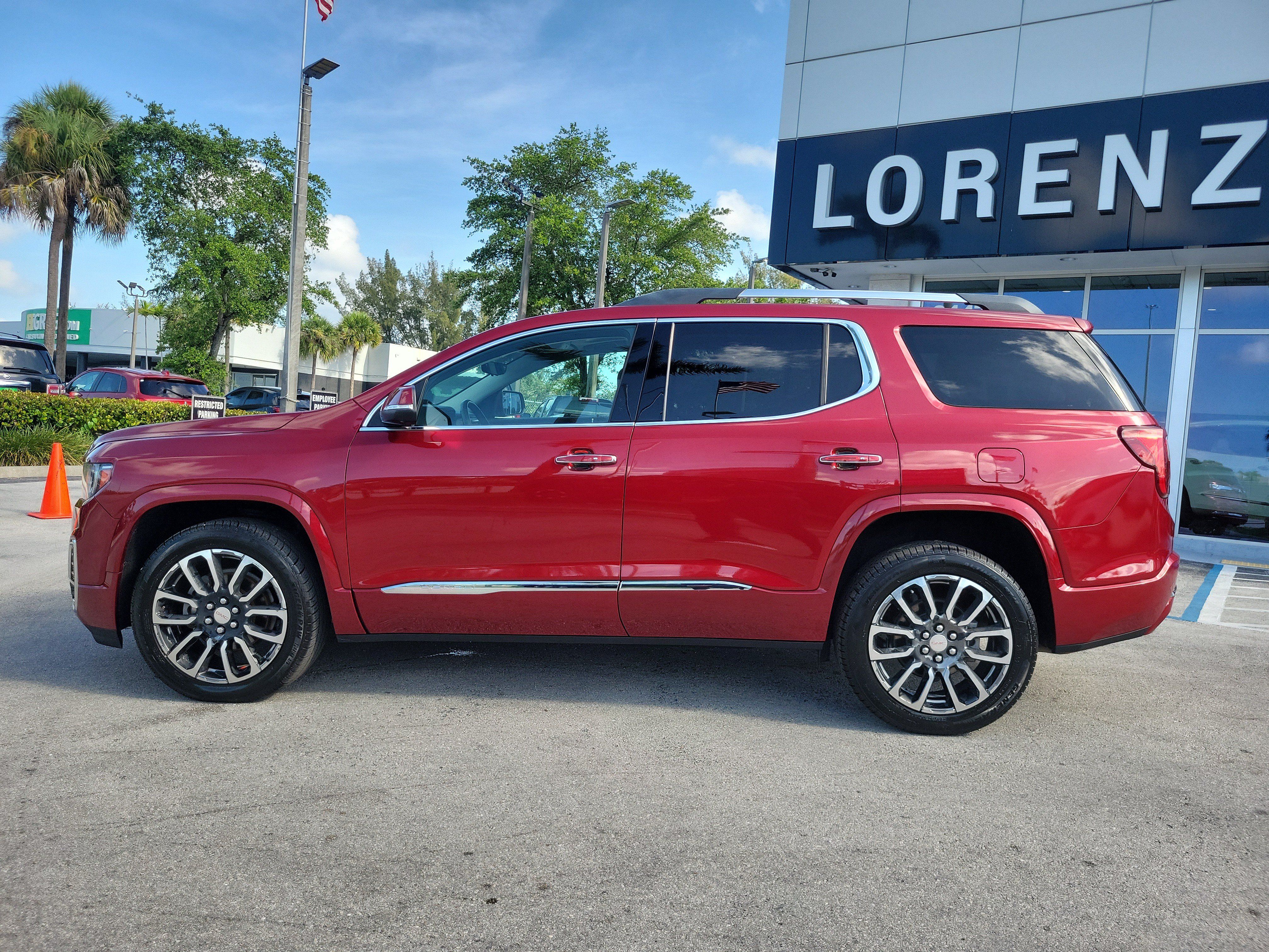 Used 2020 GMC Acadia Denali w/ Technology Package FWD image 8