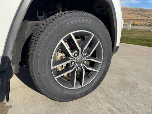 Used 2022 Jeep Grand Cherokee Limited image 2