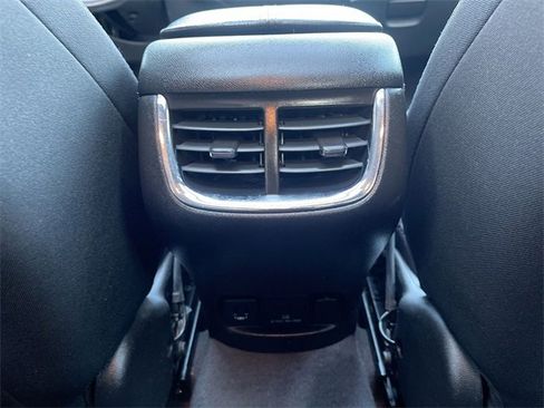 Certified 2018 Chevrolet Malibu LT image 21