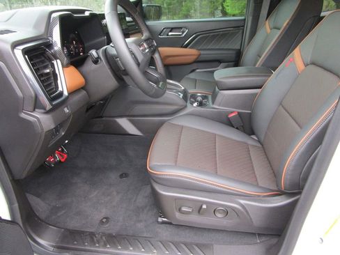 Used 2025 GMC Canyon AT4 w/ Technology Plus Package image 26