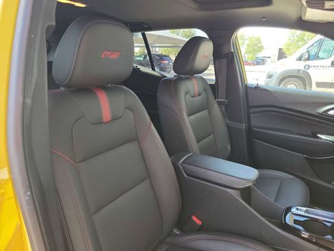 Used 2025 Chevrolet Trax RS w/ Sunroof Package FWD image 18