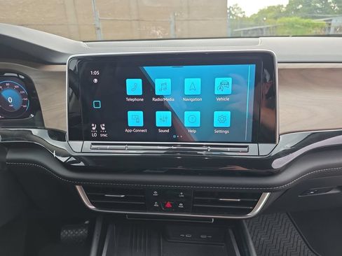 Certified 2025 Volkswagen Atlas SE FWD image 26