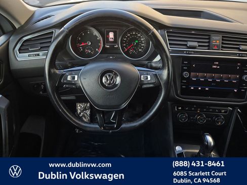 Used 2018 Volkswagen Tiguan SE w/ Panoramic Sunroof Package image 14