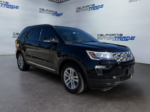 Used 2018 Ford Explorer XLT w/ Equipment Group 201A image 3