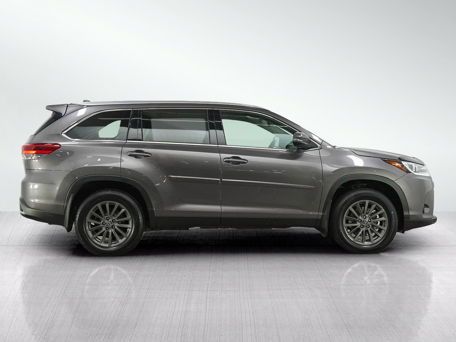 Used 2019 Toyota Highlander XLE AWD/4WD image 6